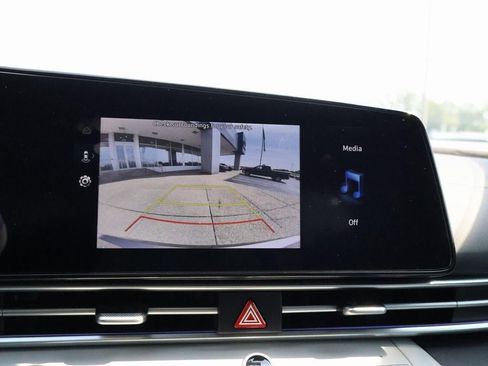 New 2025 Hyundai Elantra Limited image 35