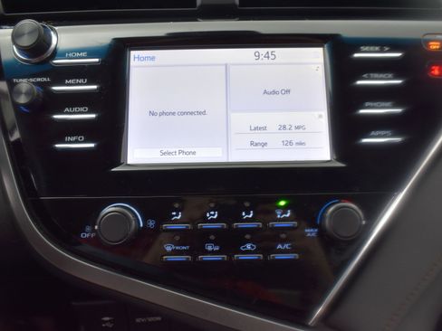 Used 2018 Toyota Camry LE image 16