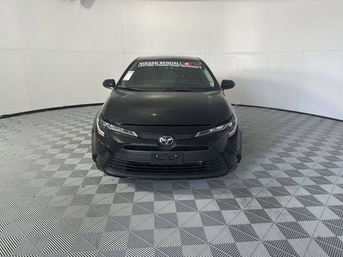 Used 2025 Toyota Corolla LE FWD image 3