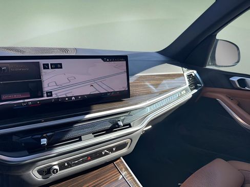 Used 2024 BMW X5 xDrive40i w/ Parking Assistance Package image 25