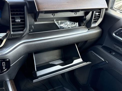 Used 2024 Chevrolet Silverado 1500 High Country w/ High Country Premium Package image 28