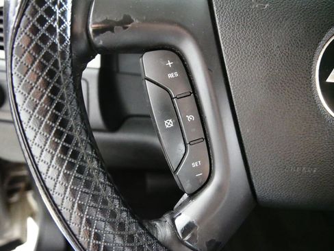 Used 2009 Chevrolet Avalanche LS w/ Convenience Package #1 AWD/4WD image 27