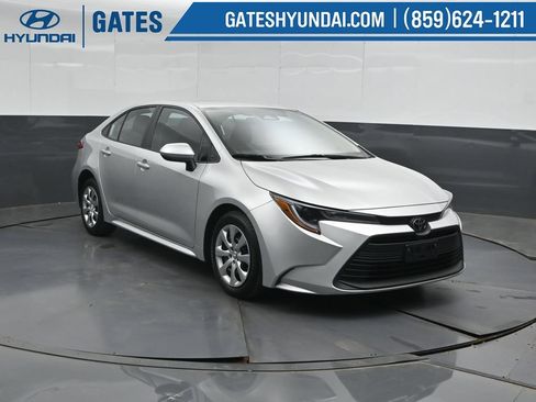 Used 2025 Toyota Corolla LE FWD image 4