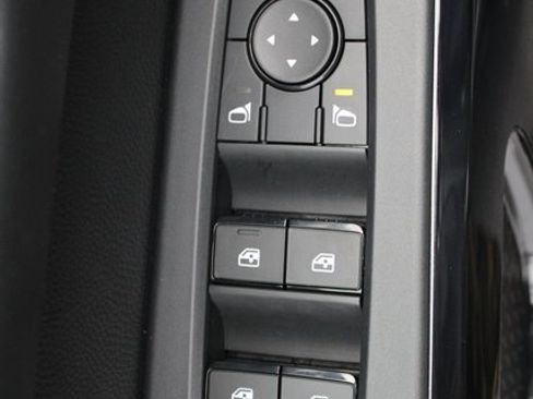 New 2025 Nissan Pathfinder SV image 8