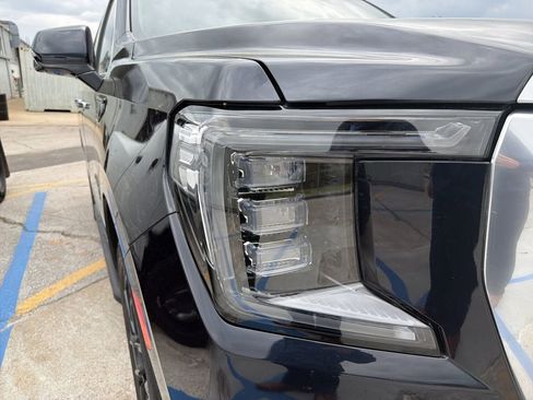 Used 2023 GMC Yukon Denali image 4