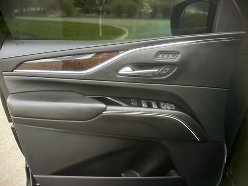 Used 2021 Cadillac Escalade Sport Platinum AWD/4WD image 13