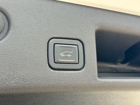 Used 2024 Chevrolet Equinox RS FWD image 23