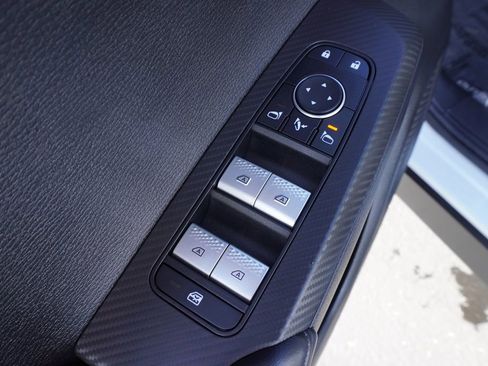 Used 2024 Mitsubishi Outlander SE image 16