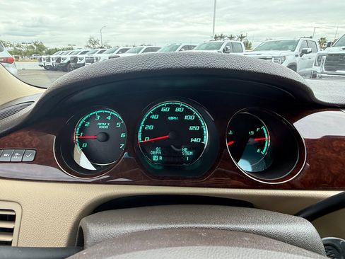 Used 2011 Buick Lucerne CXL image 27