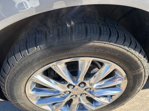 Used 2021 Buick Enclave Premium w/ Sun and Sites Package image 41