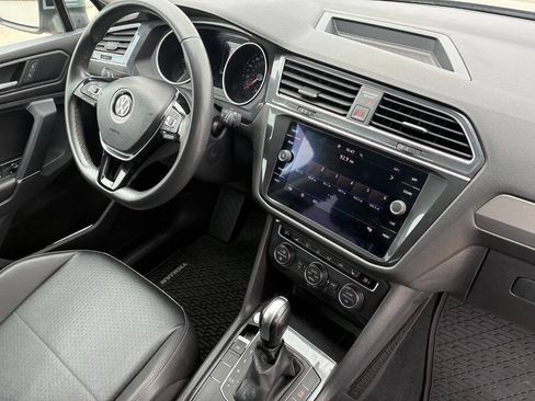 Used 2020 Volkswagen Tiguan SE w/ Panoramic Sunroof Package FWD image 36
