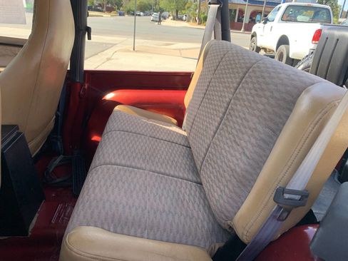 Used 1998 Jeep Wrangler SE image 13