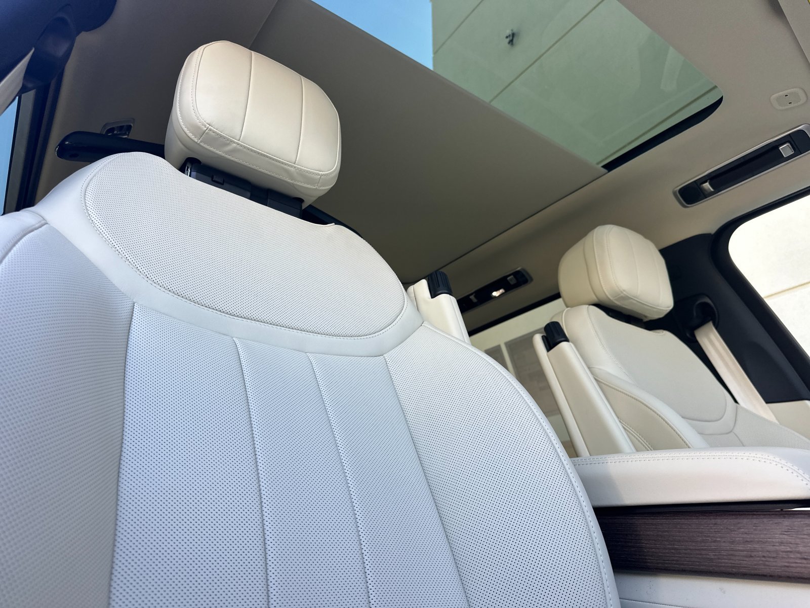 New 2027 Land Rover Range Rover Long Wheelbase SE AWD/4WD image 16