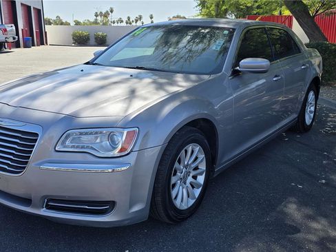 Used 2014 Chrysler 300 RWD image 1