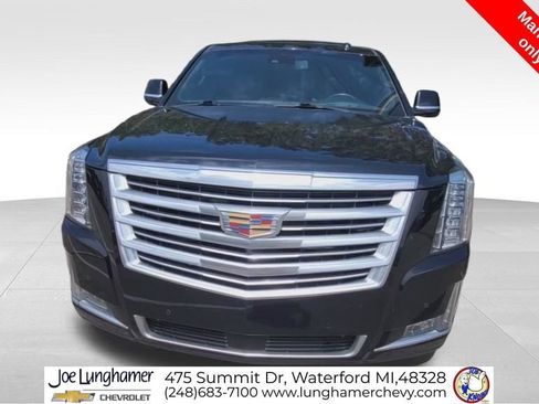 Used 2016 Cadillac Escalade Platinum AWD/4WD image 3