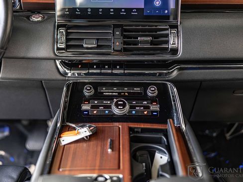 Used 2024 Lincoln Navigator L Reserve image 40
