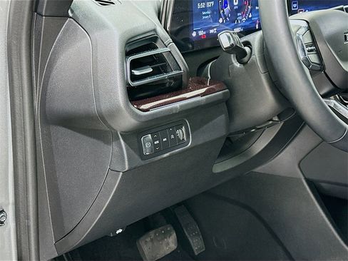 Used 2025 Chevrolet Traverse Z71 image 10