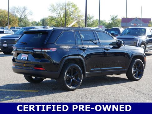 Used 2024 Jeep Grand Cherokee Limited w/ Black Appearance Package image 5