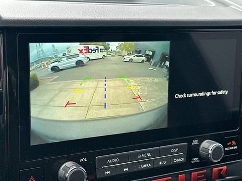 Used 2025 Nissan Frontier PRO-4X AWD/4WD image 17
