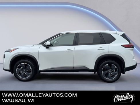 Used 2025 Nissan Rogue SV AWD/4WD image 2