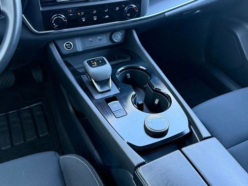 Used 2023 Nissan Rogue S image 15