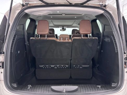 Used 2017 Chrysler Pacifica Limited w/ UConnect Theater Package FWD image 38