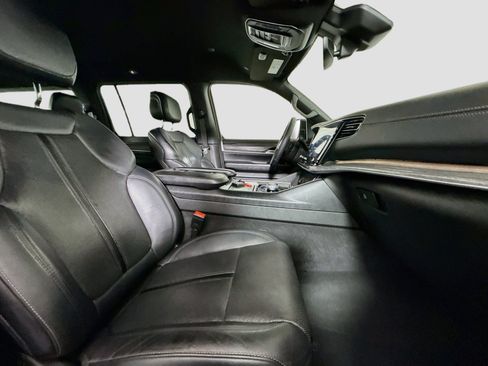Used 2024 Jeep Wagoneer L Series II RWD image 29