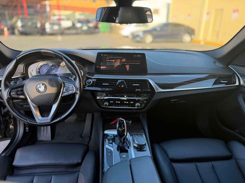 Used 2018 BMW 530e w/ Premium Package 2 RWD image 19