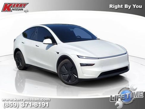 Used 2026 Tesla Model Y AWD image 1