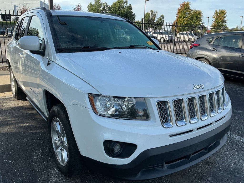 Used 2016 Jeep Compass Latitude FWD image 15