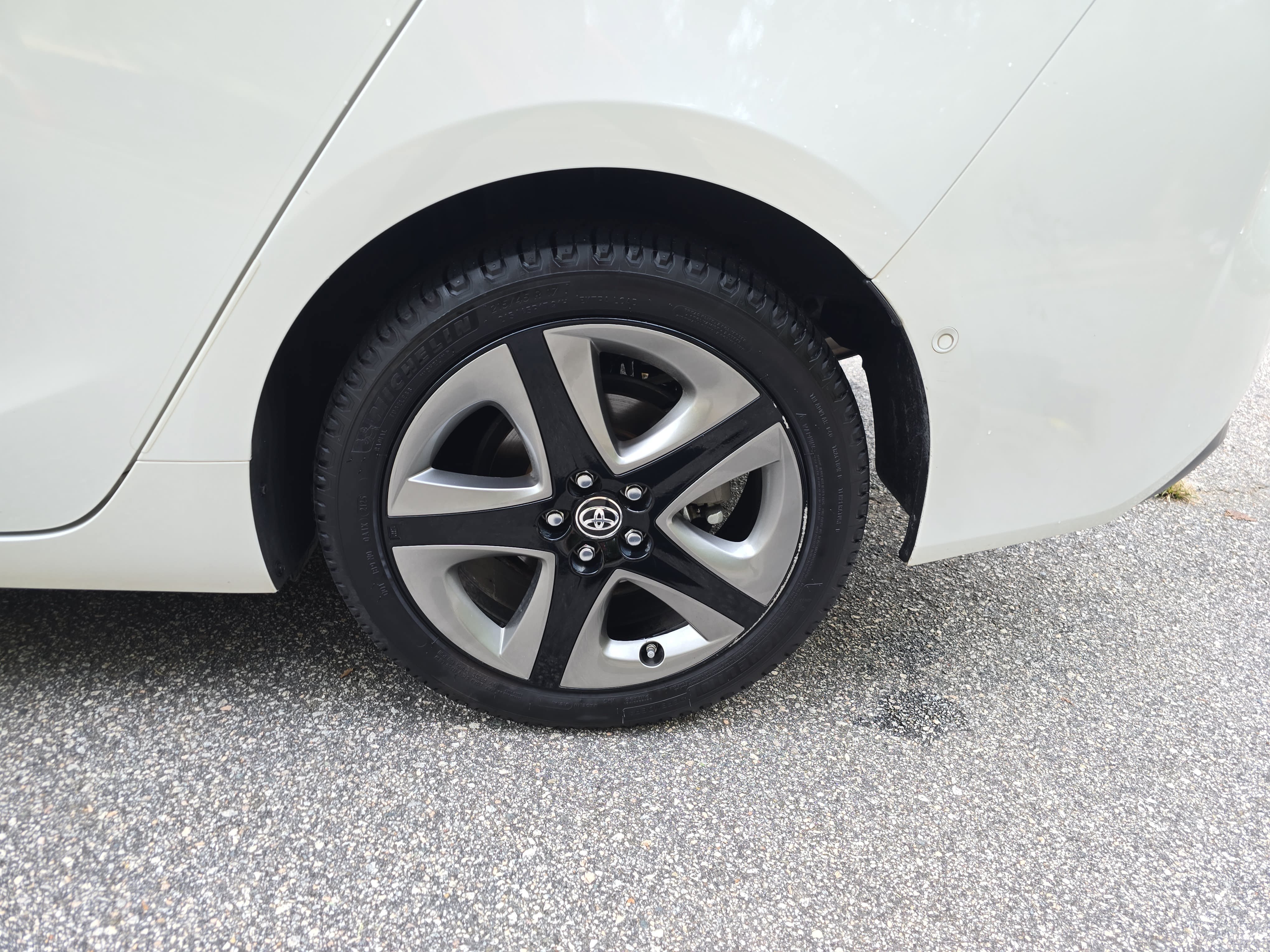 Used 2019 Toyota Prius XLE FWD image 31