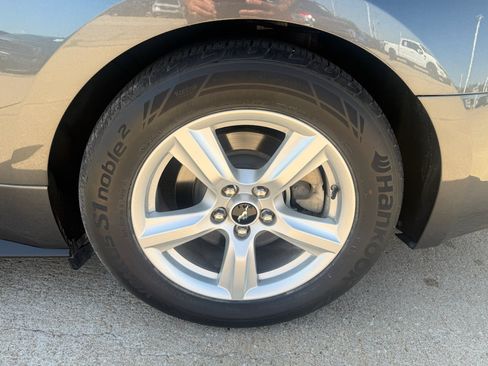 Used 2017 Ford Mustang Coupe RWD image 4