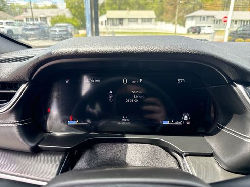 Used 2024 Jeep Grand Cherokee Laredo w/ Luxury Tech Group I AWD/4WD image 16