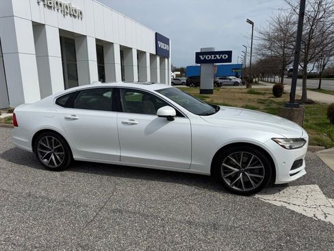 Used 2017 Volvo S90 T6 Momentum w/ Vision Package image 8
