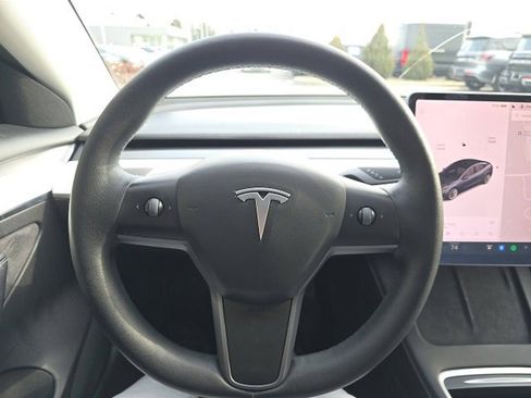 Used 2021 Tesla Model 3 Standard Range Plus image 11