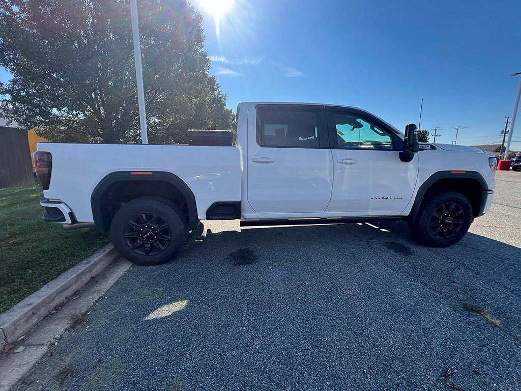 Used 2024 GMC Sierra 2500 AT4 w/ Technology Package AWD/4WD image 11