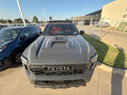 Used 2025 Toyota Tacoma TRD Pro AWD/4WD image 10