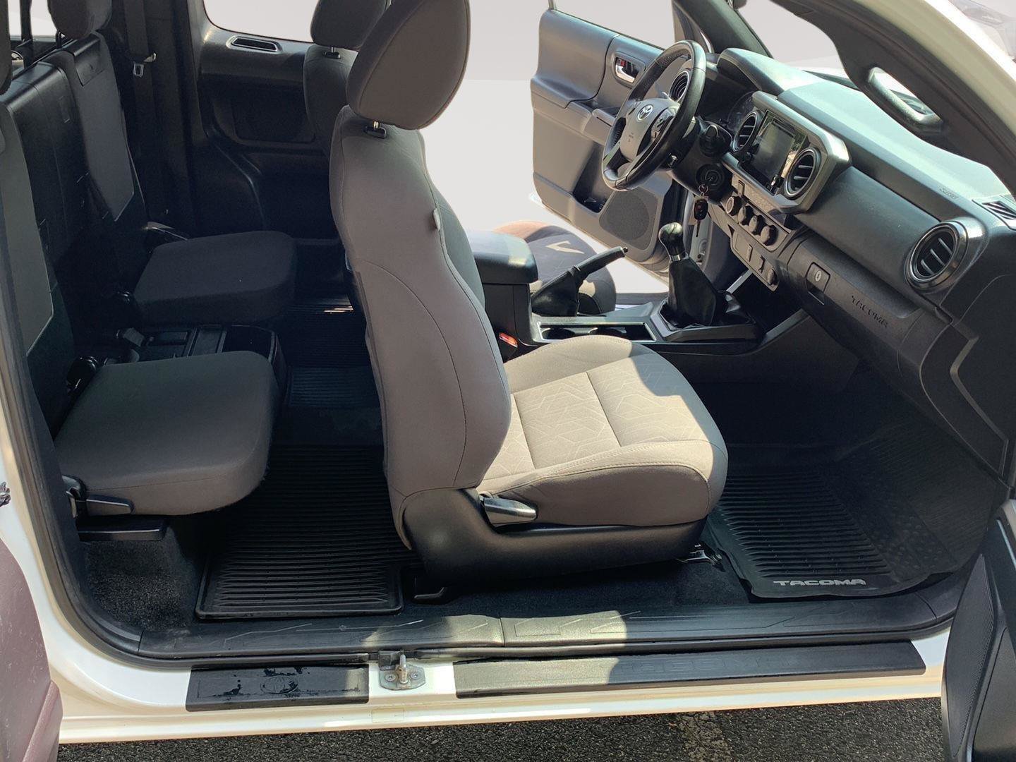 Used 2017 Toyota Tacoma TRD Sport w/ Tow Package AWD/4WD image 19