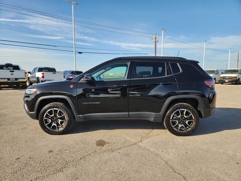 Used 2025 Jeep Compass Trailhawk w/ Trailhawk Elite Group AWD/4WD image 4
