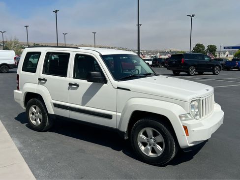 Used 2010 Jeep Liberty Sport AWD/4WD image 5