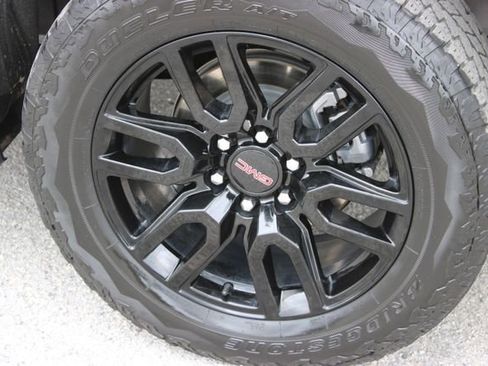 Used 2024 GMC Sierra 1500 Elevation w/ Elevation Premium Package AWD/4WD image 17