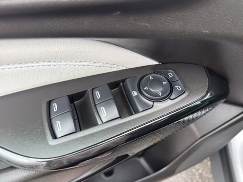 Used 2024 Chevrolet Trax LT w/ Driver Confidence Package FWD image 12