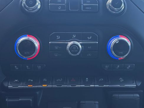 Used 2021 GMC Sierra 1500 AT4 w/ AT4 Value Package image 4