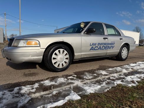 Used 2008 Ford Crown Victoria Police Interceptor image 3