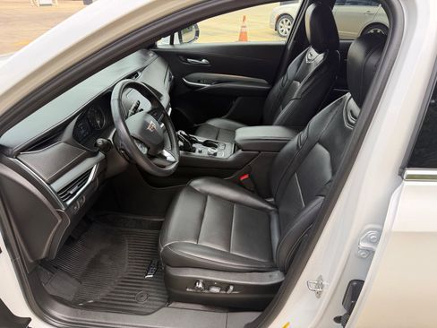 Used 2023 Cadillac XT4 Premium Luxury AWD/4WD image 4