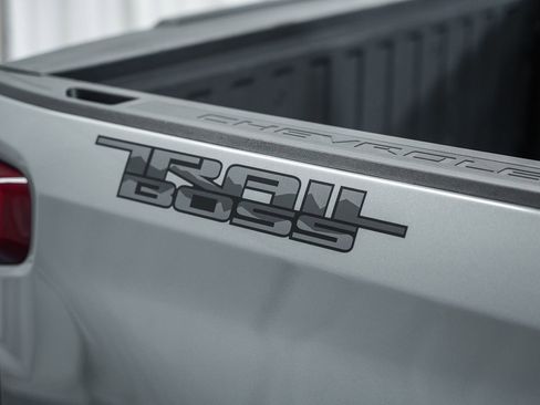 Used 2025 Chevrolet Silverado 1500 Custom Trail Boss w/ Dark Appearance Package image 25