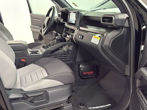 Certified 2025 Toyota Tacoma TRD Off-Road image 18