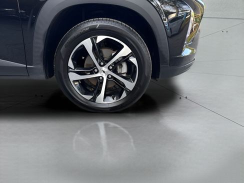 Used 2024 Chevrolet Trax RS w/ Sunroof Package FWD image 2