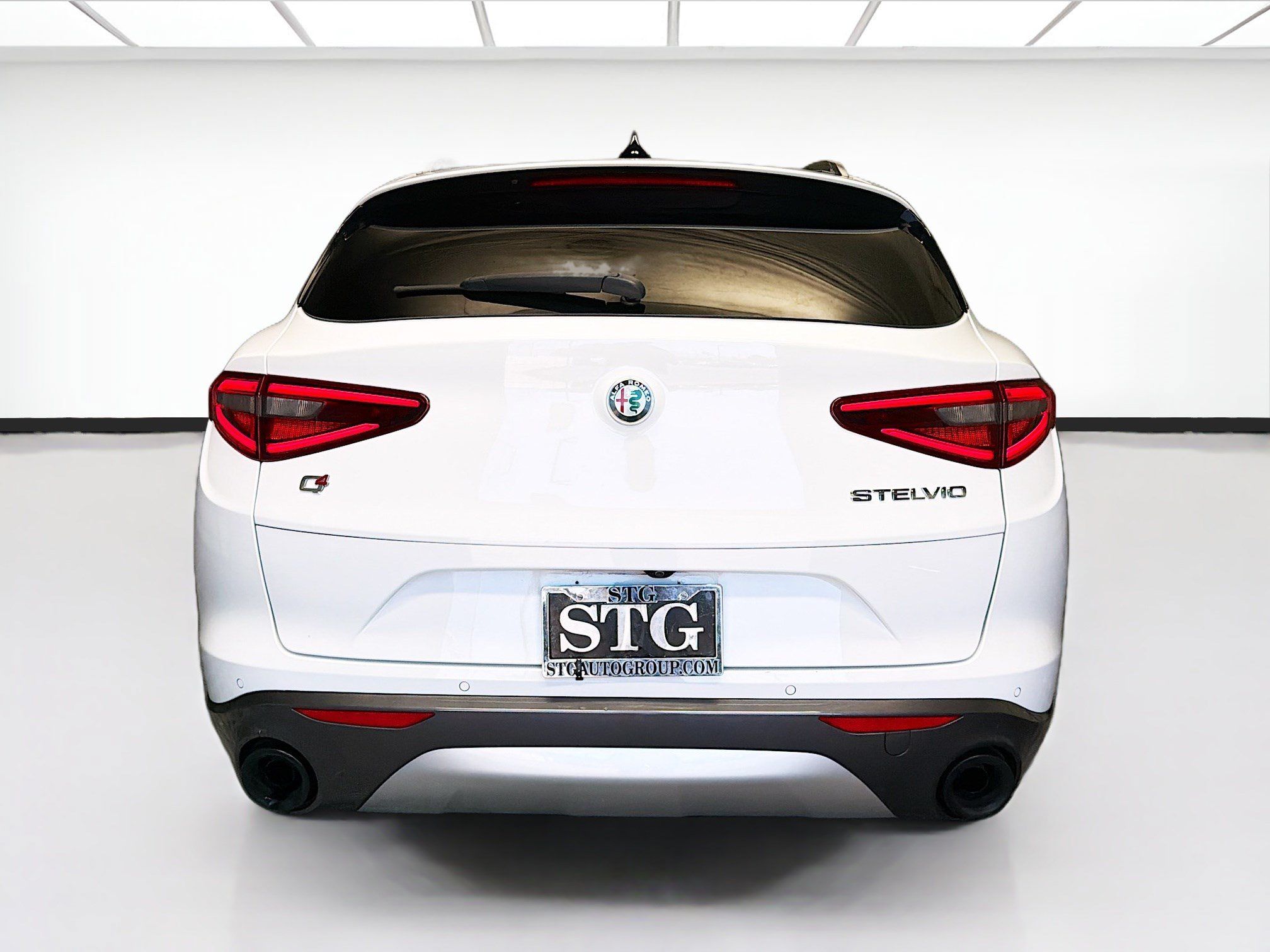 Used 2023 Alfa Romeo Stelvio Ti AWD/4WD image 5