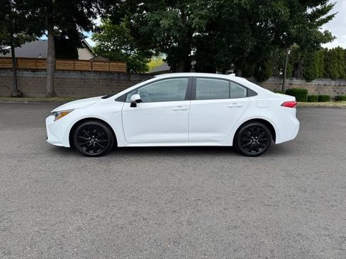 Used 2024 Toyota Corolla LE FWD image 2